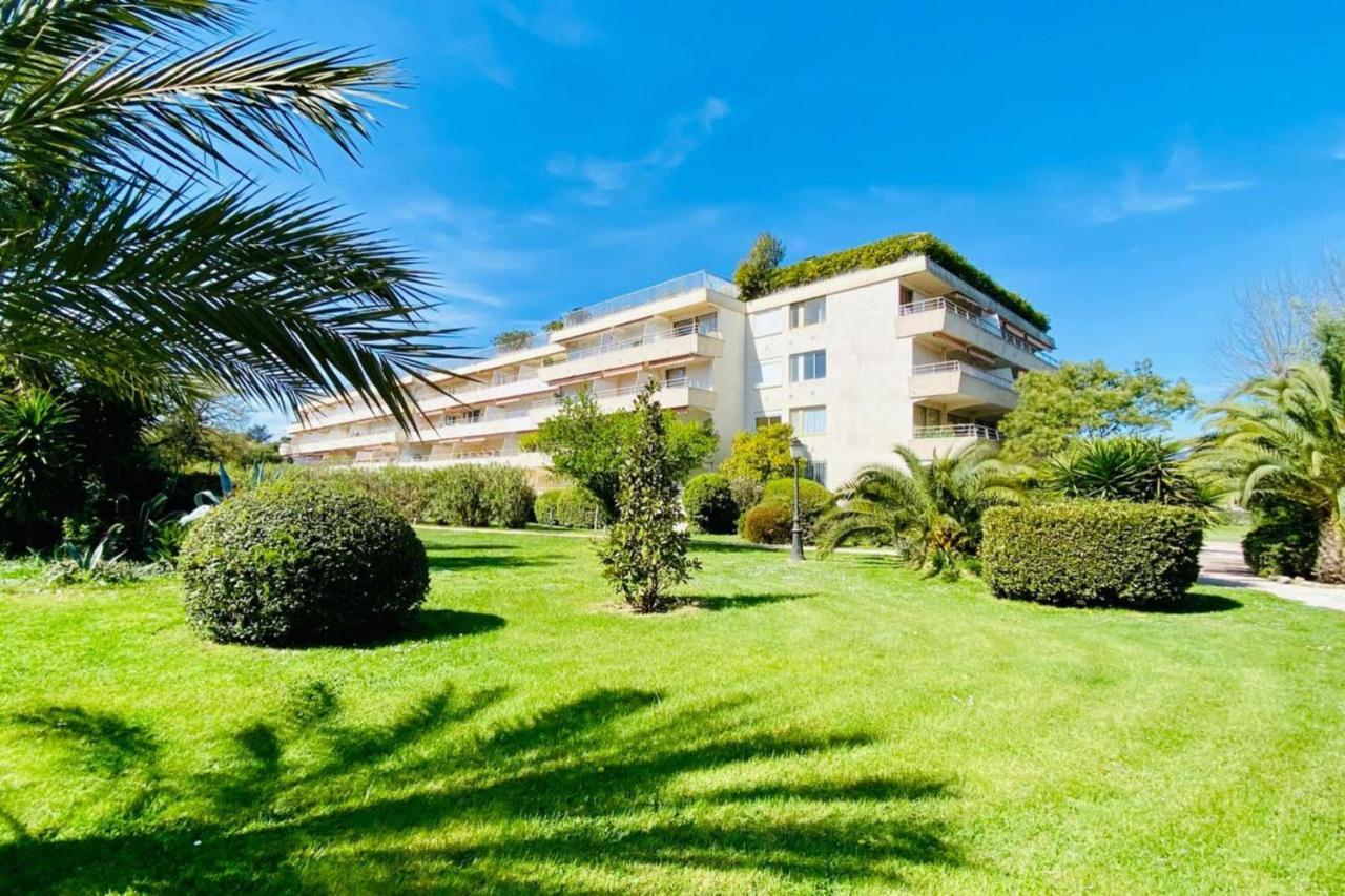 Charming Studio With Pool In Saint Tropez Apartment Exterior photo